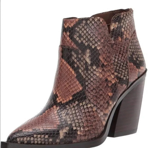 Vince Camuto Women's Gradesha Ankle Boot Fashion NWOT - Picture 5 of 12